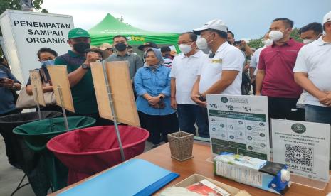 Peluncuran gerakan Inovasi Langsung Tuntaskan Sampah (#GilasSampah) dilakukan di Pantai Jerman, Kabupaten Badung, Bali, pada Ahad ini (17/4/2022).