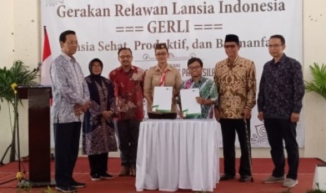 Peluncuran Gerakan Relawan Lansia Indonesia (Gerli) yang dilakukan  Dompet Dhuafa Yogyakarta di Auditorium Bumi Perkemahan Kwarda DIY  Babarsari, Sabtu (27/4).