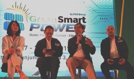 Peluncuran Green Smart Power di Atrium Tunjungan Plaza 3 Surabaya, Sabtu (27/7).