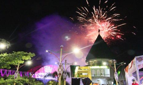 Peluncuran Lampu Hias dan Air Mancur di Jembatan Kahayan Kota Palangka Raya.