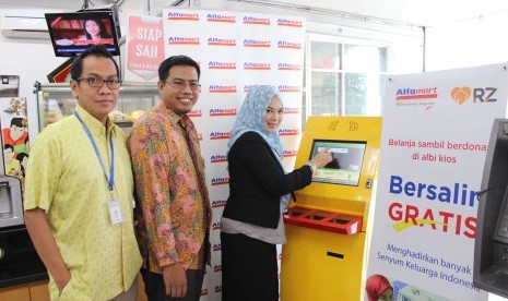 Peluncuran layanan bersalin gratis RZ-Alfamart