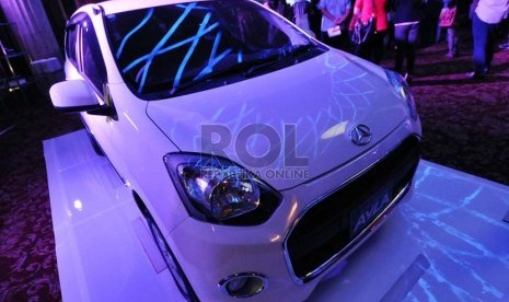   Peluncuran mobil Daihatsu Ayla di Jakarta, Senin (9/9).     (Republika/Aditya Pradana Putra)