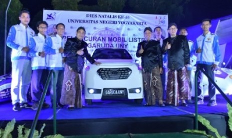 Peluncuran mobil listrik Garuda UNY, Jumat (21/6). Peluncuran  dilakukan Menteri Ristek Dikti, Mohamad Nasir, didampingi Rektor UNY,  Sutrisna Wibawa