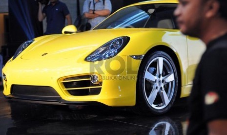 Peluncuran mobil Porsche terbaru tipe Cayman di Jakarta, Selasa (19/3). (Republika/Aditya Pradana Putra) 