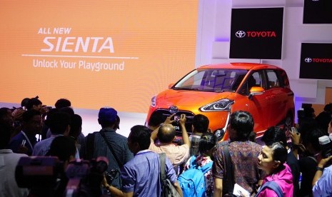 Peluncuran MPV Toyota Sienta di ajang IIMS 2016