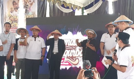 Peluncuran program Global Qurban 2019 bertema Dermawan  Berqurban, Berkahnya Bahagiakan Dunia di Lumbung Ternak Wakaf di desa Gadu, Kecamatan Sambong, Kabupaten Blora, Jawa Tengah, Kamis (11/7).