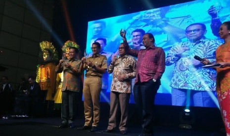 Peluncuran program Jakarta Bersih yang diprakarsai Kahhmi Jaya dan PT TVS Motor Company Indonesia dilakukan pada Selasa (12/12) di Fairmont Hotel, Jakarta dengan dihadiri Wakil Gubernur DKI Jakarta Sandiaga Uno, Ketua Kahmi Jaya sekaligus Wakil Ketua DPRD DKI Jakarta Muhammad Taufik, serta para pengusaha.