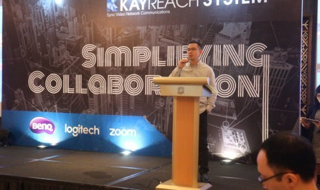 Peluncuran Simplifying Collaboration. Direktur Penjualan Kayreach System, Handry di acara peluncuran Simplifying Collaboration yang berkolaborasi dengan BenQ, Logitech, dan Zoom, di Jakarta Pusat, Rabu (20/2).