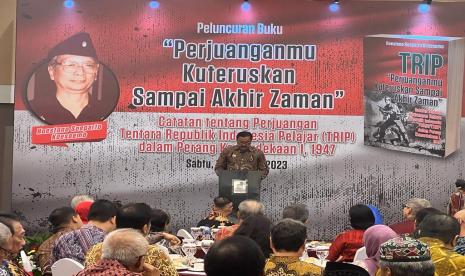 Peluncurkan buku berjudul 