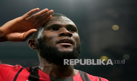  Pemain AC Milan Franck Kessie akan menuju Barcelona musim depan setelah mengantarkan Milan juara Serie A Liga Italia 2021/2022.