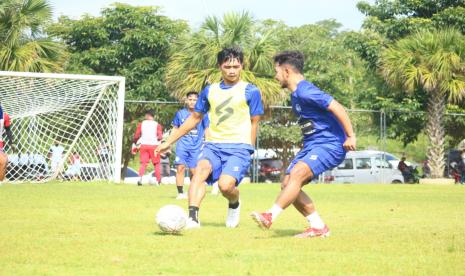 Pemain Arema FC menggelar latihan (ilustrasi).