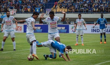 Pemain Arema FC (Putih)