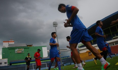 Pemain Arema Indonesia menggelar latihan jelang laga Indonesia Super League (ISL)