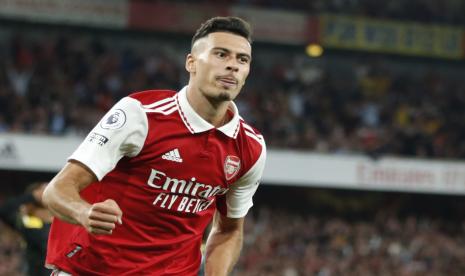 Pemain Arsenal Gabriel Martinelli merayakan setelah mencetak gol kedua timnya selama pertandingan sepak bola Liga Premier Inggris antara Arsenal dan Aston Villa di Stadion Emirates di London, Rabu, 31 Agustus 2022. 