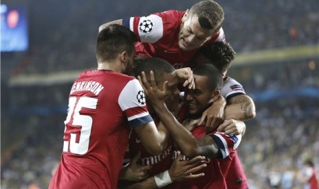 Pemain Arsenal melakukan selebrasi usai menjebol gawang lawan. 