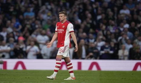 Pemain belakang Arsenal Rob Holding. Aston Villa dikabarkan mengincar Holding pada bursa transfer musim panas 2022 ini.