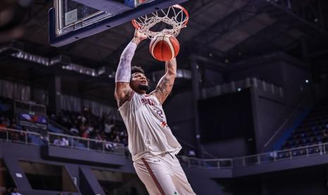 Pemain asing Pelita Jaya Kevin Mc Daniels dalam laga penyisihan Basketball Champions League (BCL) Asia.