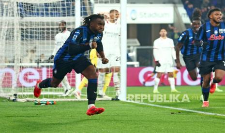 Pemain Atalanta Ademola Lookman merayakan golnya ke gawang AC Milan dalam pertandingan sepak bola Serie A Liga Italia di Stadion Gewiss, Bergamo, Italia, Sabtu (7/12/2024) dini hari WIB.