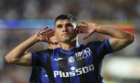  Pemain Atalanta Ruslan Malinovskyi merayakan gol pertamanya dalam pertandingan Serie A Italia antara Atalanta dan AC Milan di Stadion Gewiss, Bergamo, Italia,   Senin (22/8/2022) dini hari WIB.