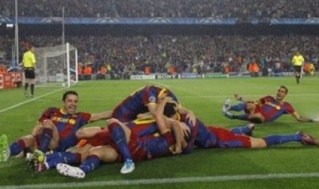 Pemain Barca meluapkan kegembiraan usai bermain imbang 1-1 melawan Madrid