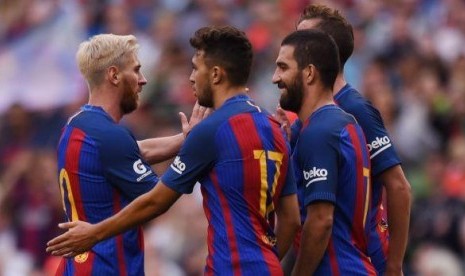 Pemain Barcelona merayakan gol ke gawang Celtic dalam laga pramusim, Ahad (31/7).