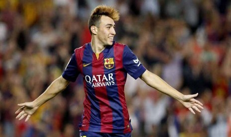 Pemain Barcelona, Munir El Haddadi, melakukan selebrasi usai menjebol gawang Elche di laga La Liga Spanyol di Stadion Camp Nou, Barcelona, Ahad (24/8). 