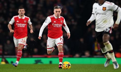 Pemain baru Arsenal Leandro Trossard (tengah)