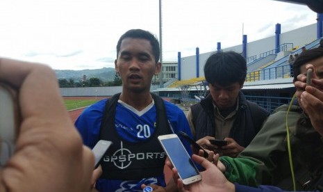 Pemain baru Persib, Beni Oktovianto di SPOrT Jabar, Kota Bandung, Jumat (10/1). 