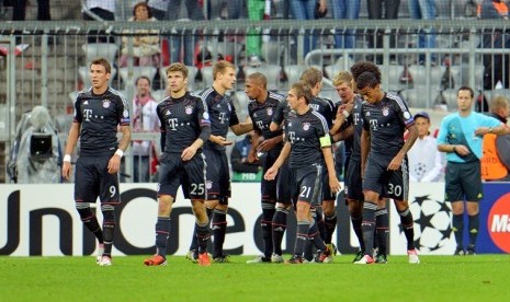  Pemain Bayern Muenchen melakukan selebrasi usai mencetak gol ke gawang Valencia, Kamis (19/9) WIB dini hari. Dalam pertandingan ini Muenchen berhasil membungkam Valencia 2-1. 