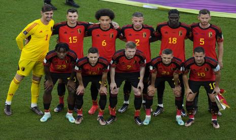 Pemain Belgia berpose untuk mengawali pertandingan sepak bola Grup F Piala Dunia antara Belgia dan Maroko, di Stadion Al Thumama di Doha, Qatar, Ahad, 27 November 2022. 