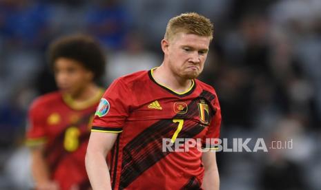 Pemain Belgia Kevin De Bruyne meringis saat pertandingan perempat final kejuaraan sepak bola Euro 2020 antara Belgia dan Italia di Allianz Arena di Munich, Jerman, Sabtu (3/7) dini hari WIB.