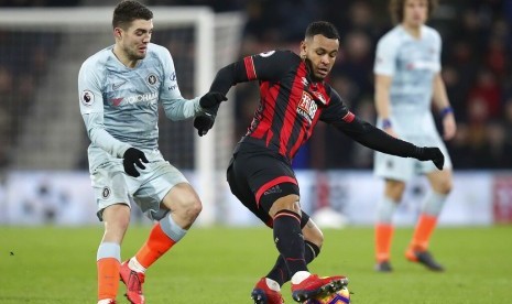 Pemain Bournemouth Joshua King (tengah).