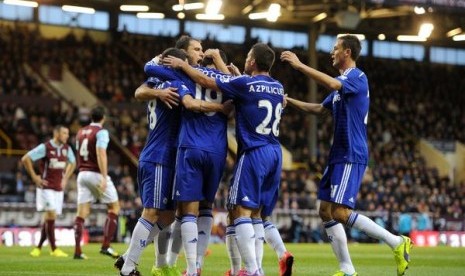 Pemain Chelsea merayakan gol ke gawang Burnley FC.