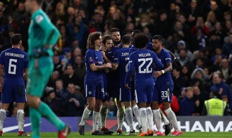 Pemain Chelsea merayakan kemenangan 4-0 atas Hull City pada babak perdelapan final Piala FA, Sabtu (17/2) dini hari WIB.