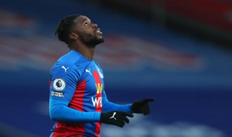 Pemain Crystal Palace, Jeffrey Schlupp, merayakan golnya ke gawang Sheffield United dalam laga pekan ke-17 Liga Primer Inggris, Sabtu (2/1).