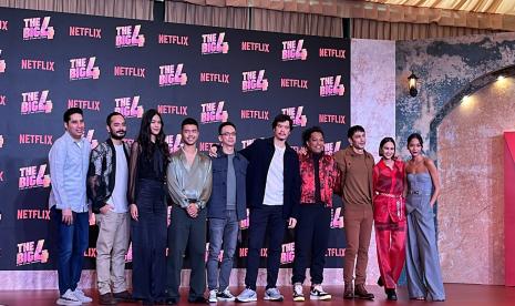 Pemain dan kru film asli Netflix Indonesia The Big 4 dalam acara jumpa pers di The Dharmawangsa Hotel, Jakarta Selatan, Kamis (15/12). 