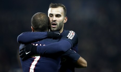 Pemain depan PSG, Jese Rodriguez (kanan).