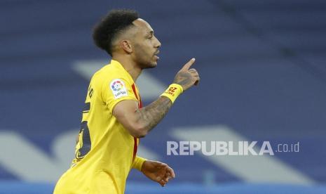 Striker Barcelona Pierre-Emerick Aubameyang saat merayakan gol. Chelsea dikabarkan tertarik meminang Aubameyang pada akhir bursa transfer musim panas 2022.