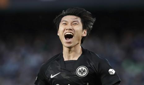 Pemain Frankfurt Daichi Kamada. Ia dikabarkan akan merapat ke AC Milan bulan depan. 