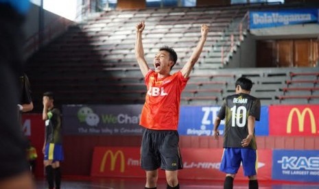 Pemain futsal Universitas Budi Luhur merayakan kemenangan mereka atas Universitas Airlangga. Dengan hasil ini UBL berhasil tembus ke babak final LIMA 2014