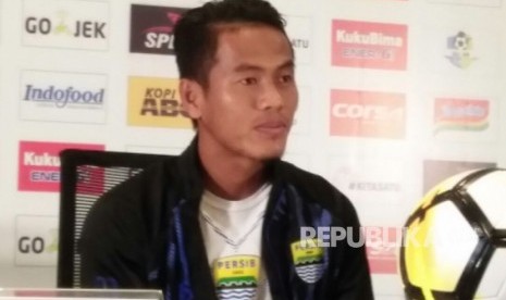 Pemain gelandang Persib Bandung, Ghozali Siregar di Graha Persib, Jalan Sulanjana, Kota Bandung, Jumat (11/5). 