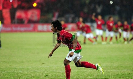    Pemain Indonesia meluapkan emosinya usai memenangi pertandingan Final Piala AFF U19 di Stadion Deltra Sidoarjo, Jawa Timur, Ahad (22/9).  (Republika/Edwin Dwi Putranto)