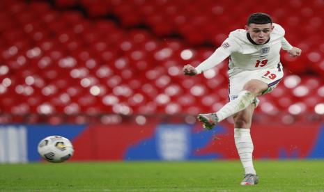 Pemain Inggris Phil Foden mencetak gol ke gawang Islandia dalam laga UEFA Nations League.