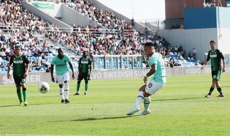 Pemain Inter Lautaro Martinez mencetak gol ke gawang Sassuolo (ilustrasi). Inter akan menjamu Sassuolo dalam laga Serie A di Stadion Giuseppe Meazza, Kamis (25/6) dini hari WIB.