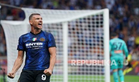 Pemain Inter Milan Edin Dzeko.