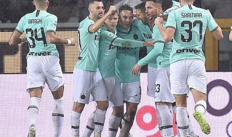 Pemain Inter Milan merayakan gol Lautaro Martinez ke gawang Torino pada pertandingan Ahad (24/11) dini hari WIB.