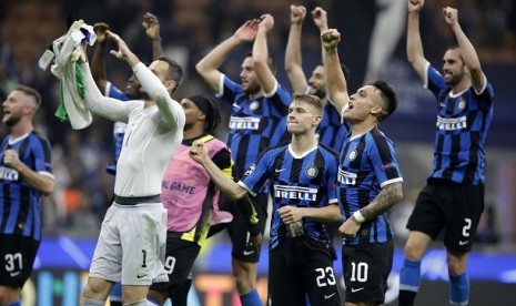 Pemain Inter Milan merayakan kemenangan dari Dortmund dalam pertandingan Liga Champions, Kamis (24/10) dini hari WIB