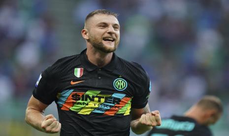 Pemain Inter Milan Milan Skriniar. Paris Saint-Germain (PSG) dan Chelsea dikabarkan berebut meminang Skriniar.