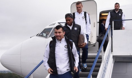 Pemain Inter Milan tiba di Saint-Etienne.