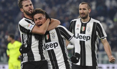 Pemain Juventus Paulo Dybala mengekspresikan kegembiraannya usai mencetak gol pinalti ke kandang Bologna, (9/1).